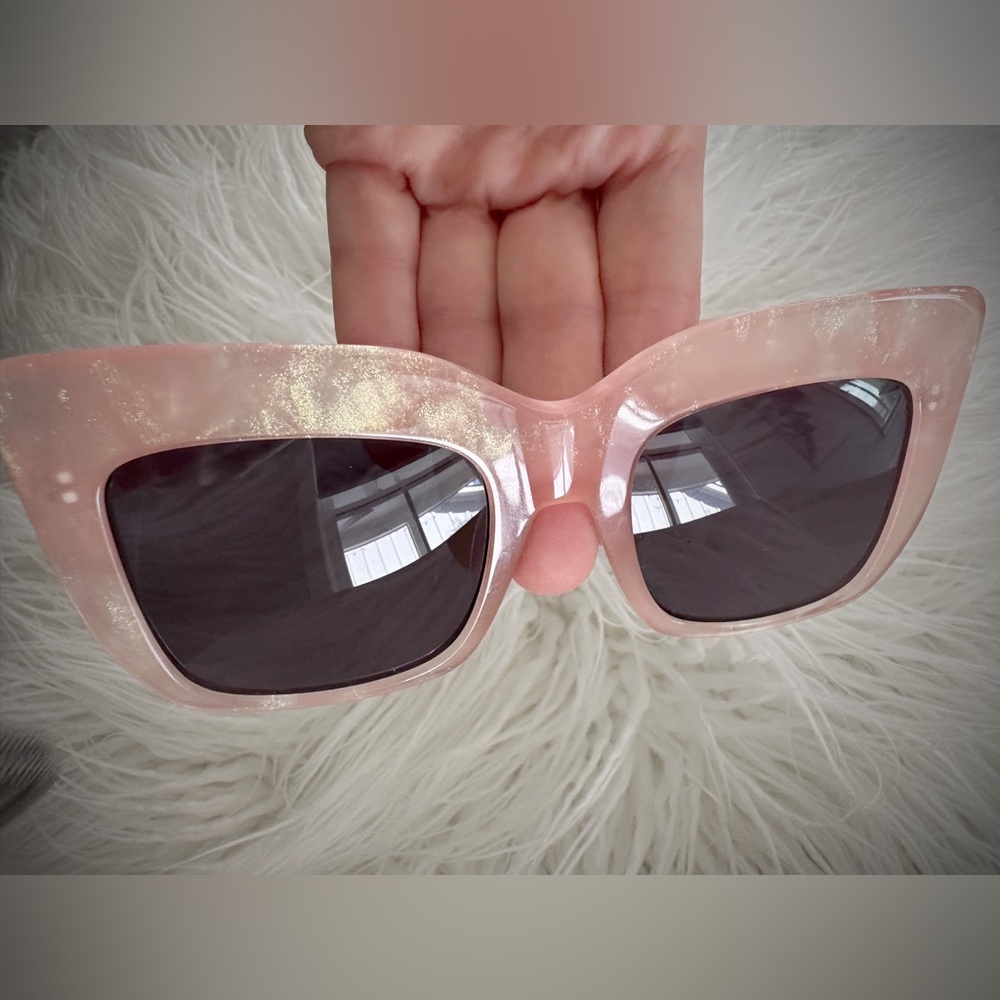 Beautiful sunglasses !!